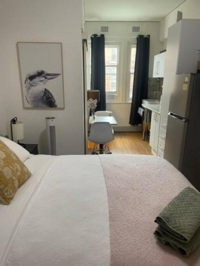 Cozy Quiet Studio just off Taylors Square Sydney